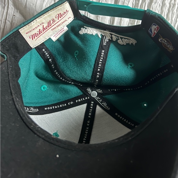 Cleveland Cavaliers Teal an - Picture 3 of 3